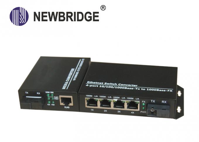 10 100 1000M Gigabit Ethernet Medien-Konverter Sc-Standard mit 4 Hafen Schalter